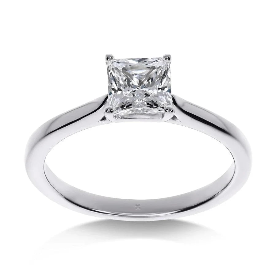 Solitaire Princesse : La Bague de Fiançailles Tendance en 2025 | LeDiamanti