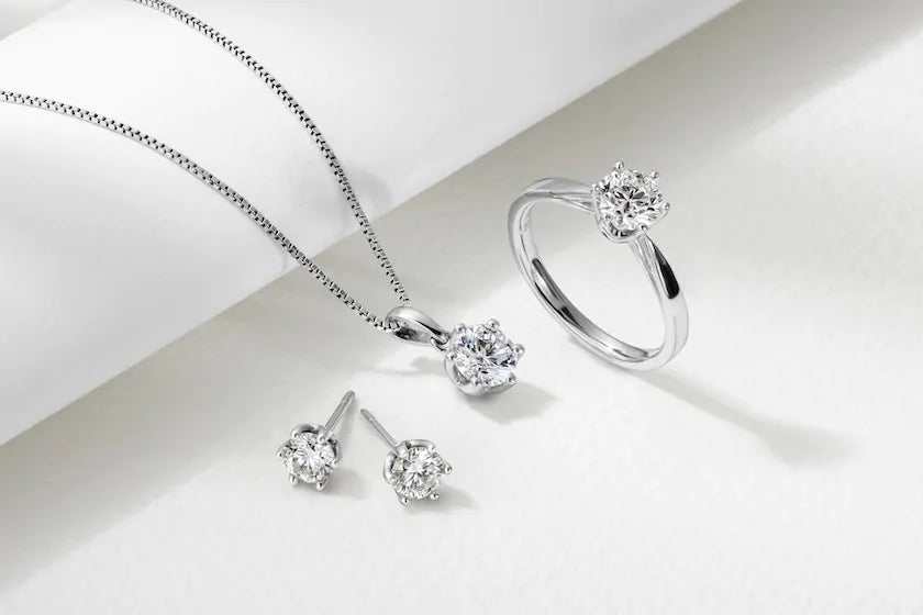 Bijoux de naissance personnalisés : un souvenir éternel pour jeunes mamans | LEDIAMANTI