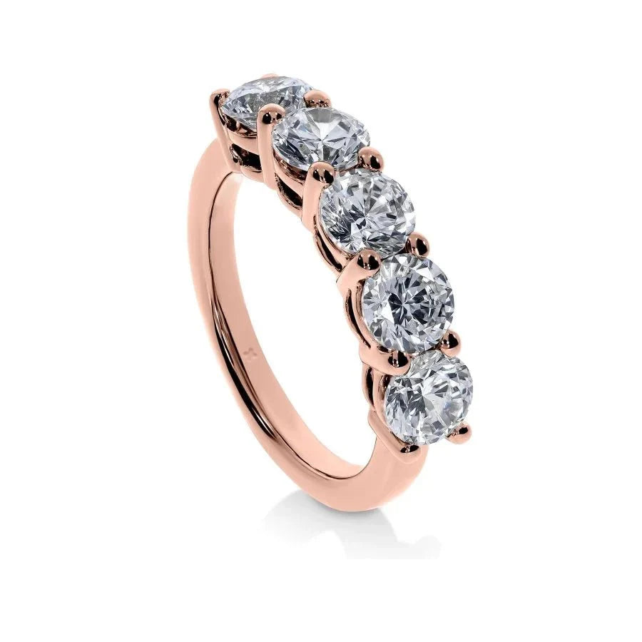 Diamants de synthèse vs naturels : le guide 2025 pour votre bague de fiançailles
