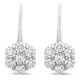 Boucles d’oreilles en or blanc serties de diamants ronds, modèle Rosali, vue de face avec un serti griffes élégant.