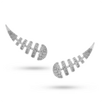 Boucles d’oreilles en or blanc avec diamant taille rond, modèle London, vue de face montrant le design avant-gardiste.