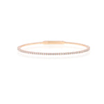 Vue latérale du bracelet Clémence en or rose, montrant les diamants en serti pavé.