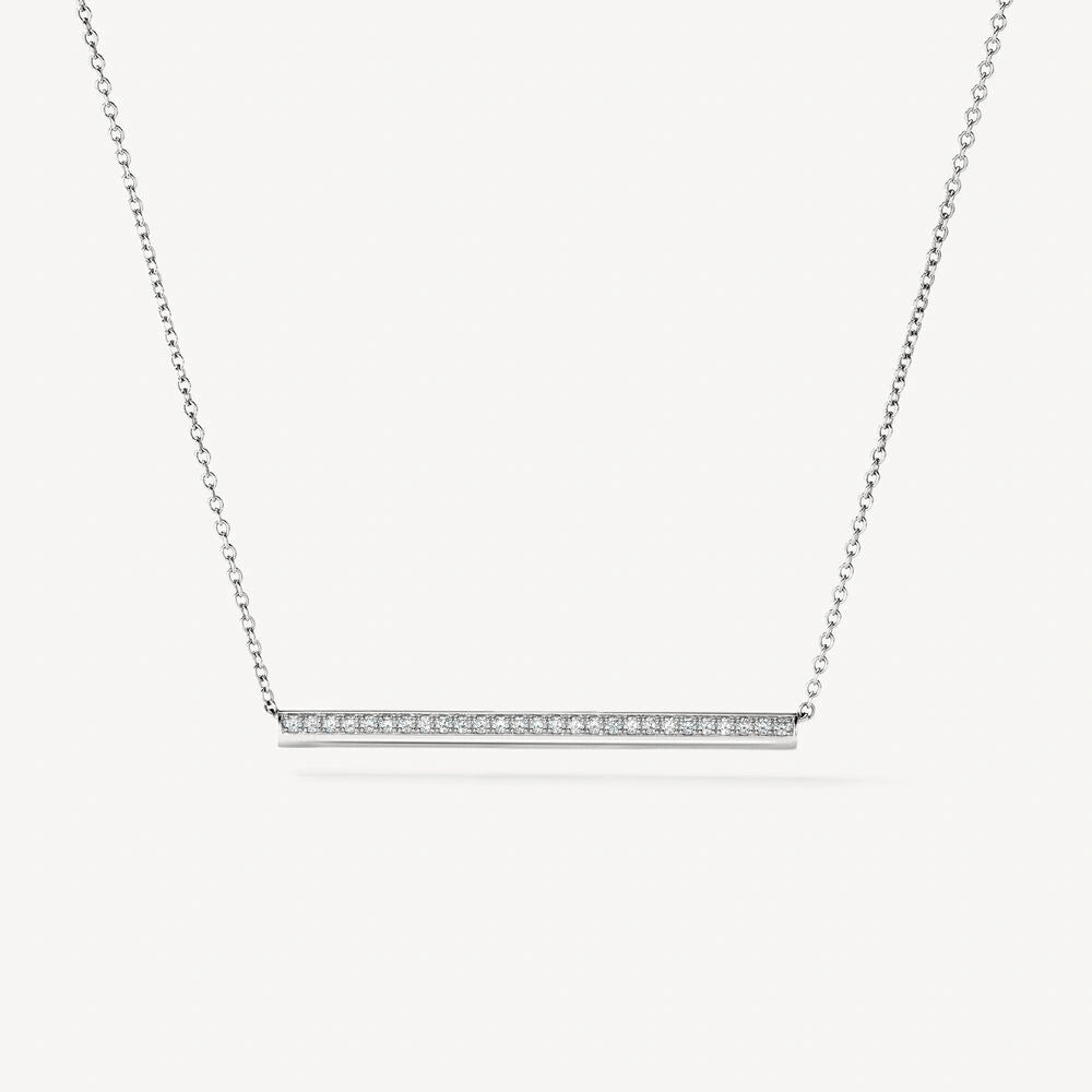 Collier en or blanc avec diamant, modèle Juste un Trait Pure, vue détaillée montrant la finesse de la monture.