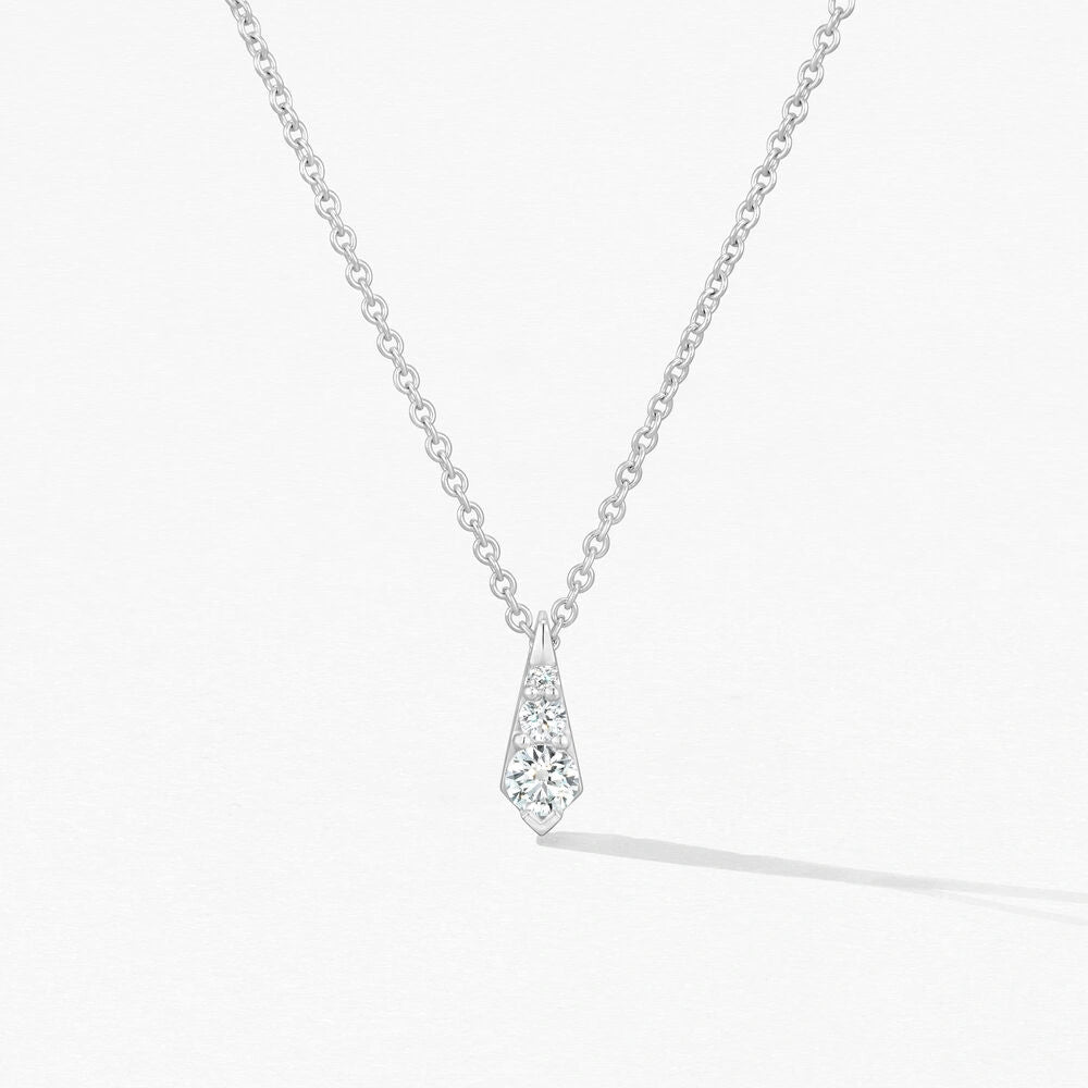 Collier Mon Paris en or blanc avec diamant naturel de 0.20 carat, élégance pure et épurée.