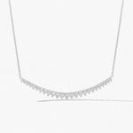 Collier Saint Germain Grand en or blanc avec diamants naturels de 0.83 carat, éclat élégant et raffiné.